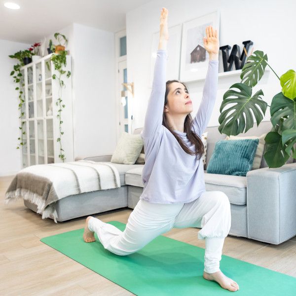 yoga online en casa ashwa sanchalanasana – Shivalans Clase de Yoga Online