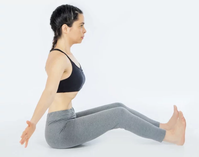 Autoelongacion hipopresivos low pressure fitness – Shivalans Postura Hestia de Low Pressure Fitness en la que se trabaja la autoelongación axial.